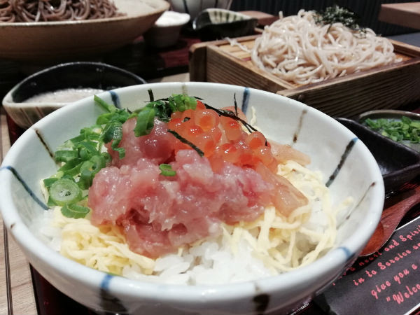 海鮮丼とざるそば