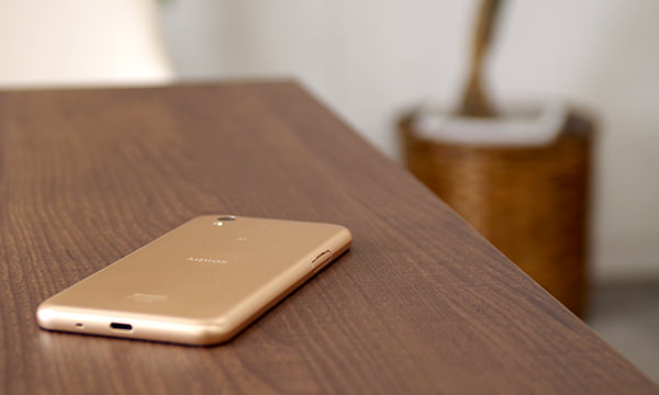 AQUOS sense lite