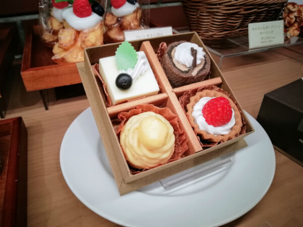 HUAWEI nova lite 2 カメラ作例:食品サンプルのケーキ