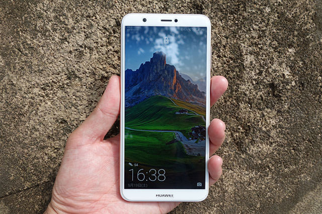 HUAWEI nova lite 2を片手持ちしてみた