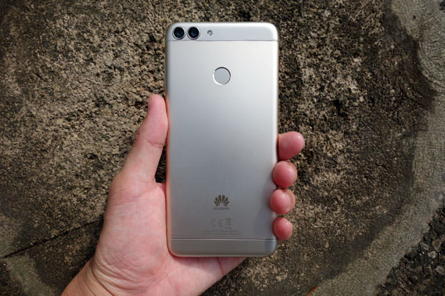 HUAWEI nova lite 2を片手持ちしてみた