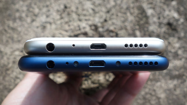 充電端子はどちらもmicroUSB