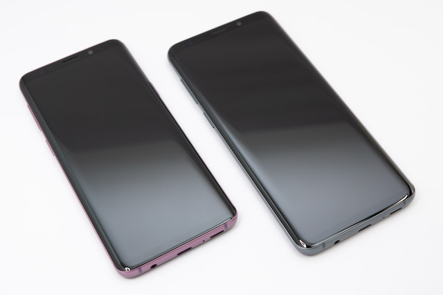 Galaxy S9+と並べたところ