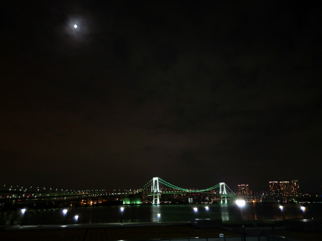 Galaxy S9、S9+のカメラ作例:レインボーブリッジの夜景を撮影。こちらはF1.5