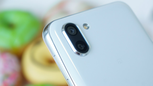 AQUOS R2のデュアルカメラ