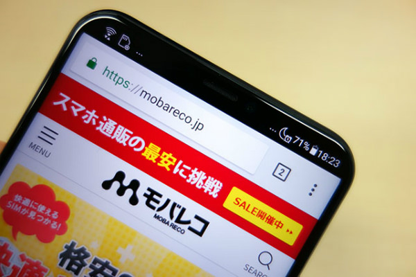 ノッチが気になる場合は設定で隠すこともできます