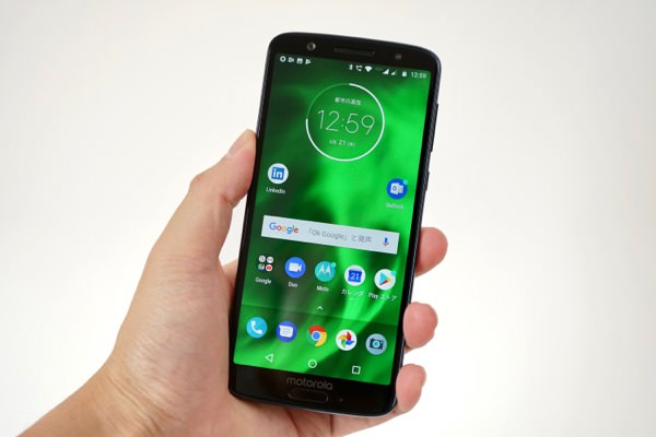 Moto G6 / 大画面ながら片手で持てるサイズ