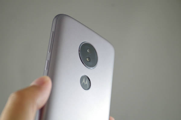 Moto E5 カッコいい指紋認証ボタン