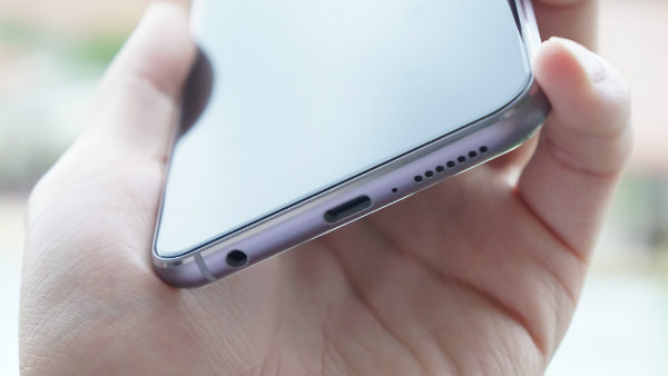 ZenFone 5Z ボトムにはUSB Type-Cとスピーカー、イヤホンジャック
