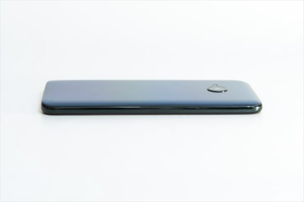 HTC U11 life / 左サイドにはボタン類は配置されていない