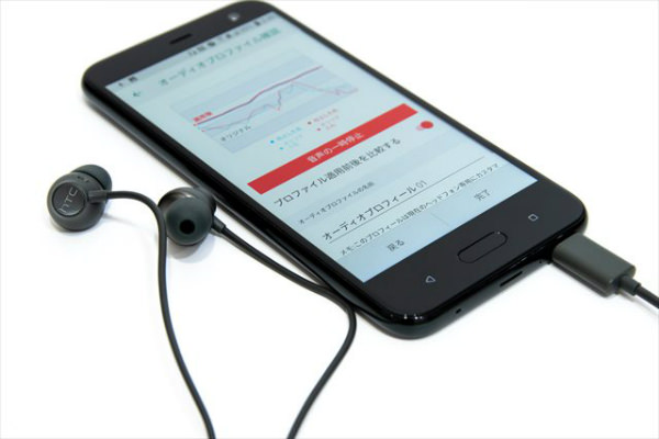 HTC U11 life / 同梱されているイヤホンで利用できる機能が秀逸