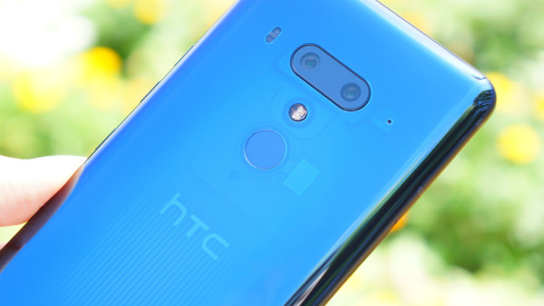 HTC U12+ ほぼフラットなカメラ