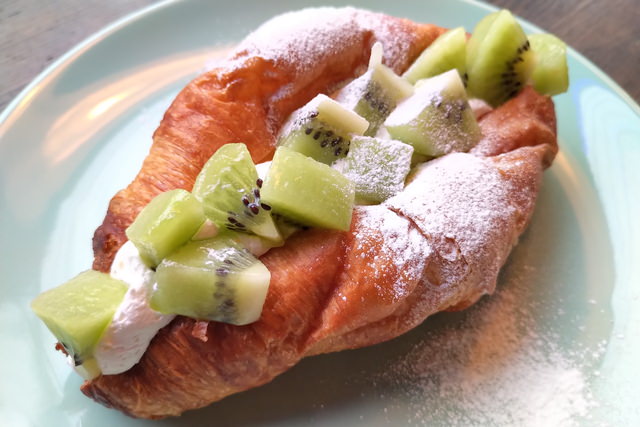 食べ物はやや青っぽく仕上がる印象。撮影角度など工夫したい