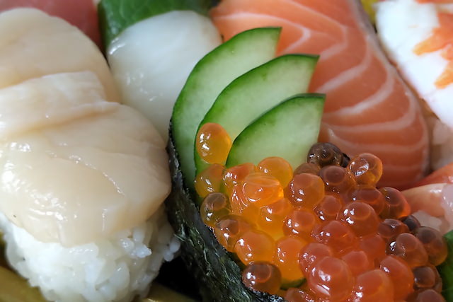 食べ物はやや青っぽく仕上がる印象。撮影角度など工夫したい