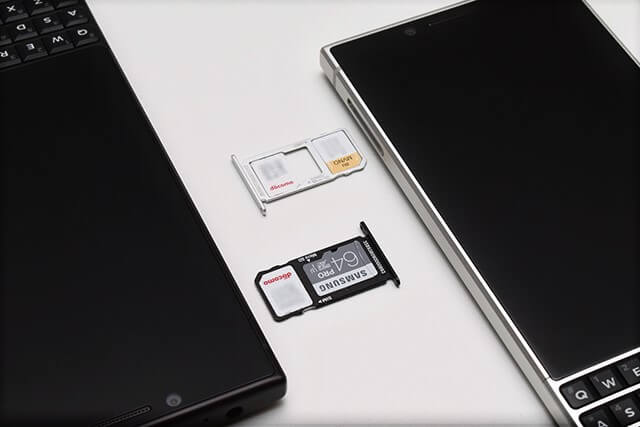 ブラック(BBF100-9)とシルバー(BBF100-8)でトレイのつくりが異なる