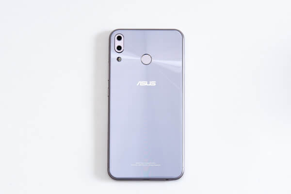 ZenFoneシリーズならではのスピン加工も顕在