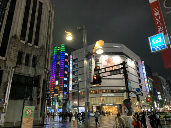 左:HDRナシ