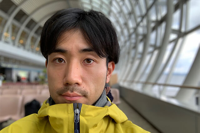 首周り~顎まで服で隠れた状態。この程度なら問題なく認識される