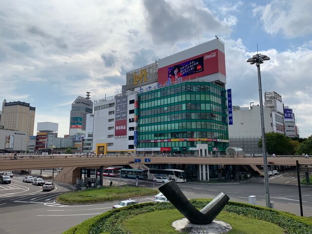 広角カメラで撮影。遠くに見える建物や窓の細部までしっかり記録できている