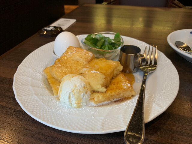 「料理モード」のような専用モードはないが、手間をかけず食べ物を美味しそうに撮れる