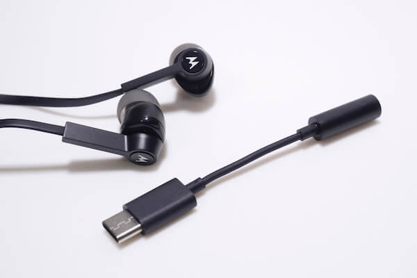 ヘッドセット、USB Type-Cイヤホンジャック変換ケーブルが付属