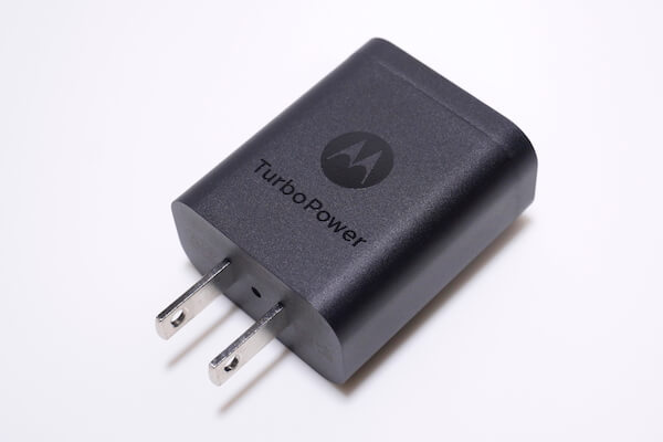 急速充電に対応したUSB充電器が付属