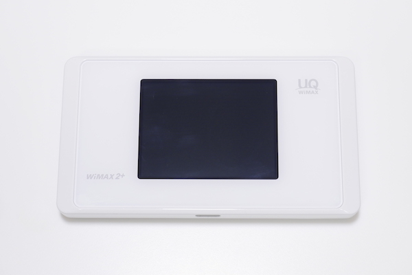 前面:2.4型タッチ操作対応の液晶ディスプレイ