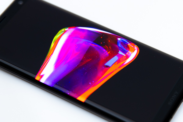 Xperiaシリーズ初の有機ELディスプレイ