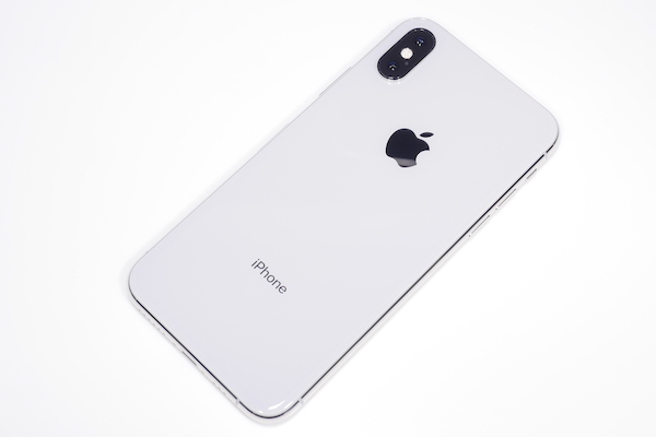 iPhone XSとXperia XZ3を徹底比較!
