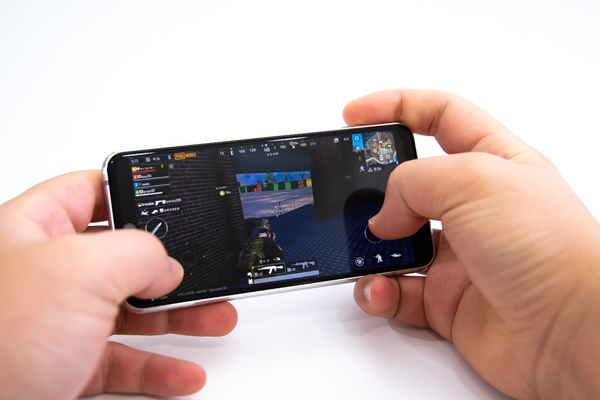 人気ゲーム「PUBGモバイル」のプレイも快適