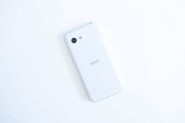 「AQUOS R2 Compact」はコンパクトなサイズ感ながらたしかなパフォーマンスを発揮