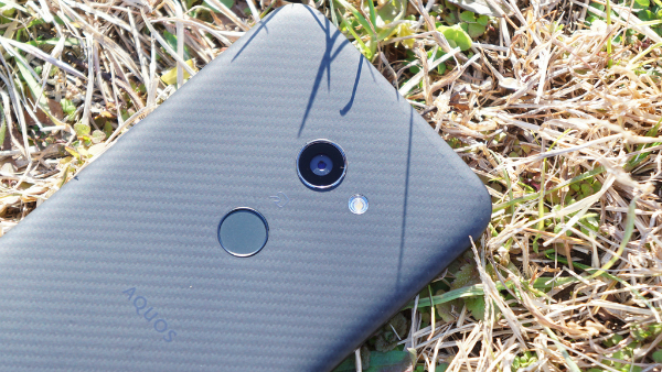 唯一無二の「AQUOS zero」の軽さに魅力を感じる人は多いはず