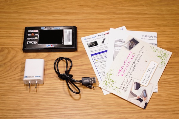 充電用ケーブル・ACアダプターも付属