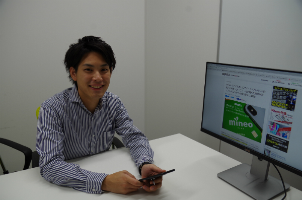 最終的に選んだのはmineoのソフトバンク回線(Sプラン)。笑顔の理由を教えておくれよ、タッツミーくん