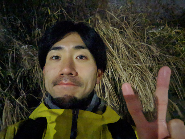 まわりに明かりのないシーンでも、夜景モードなら見違えるほど鮮明な写真に