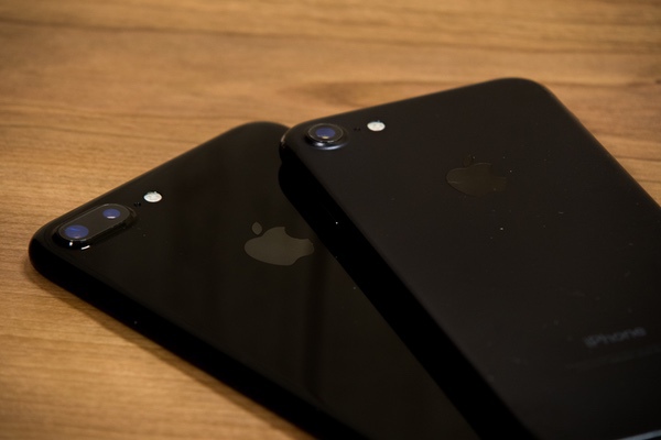 Felica搭載モデルなのでApple payやモバイルSuicaなどのスマホ決済が使える