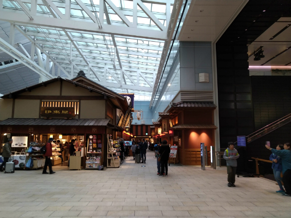 曇り空の室内