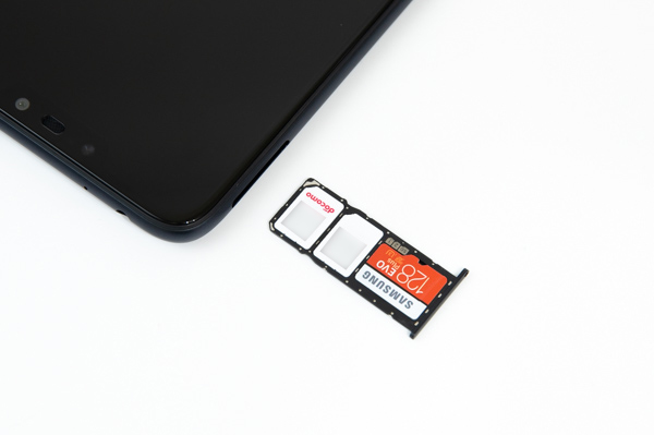 SIMカードの挿入位置