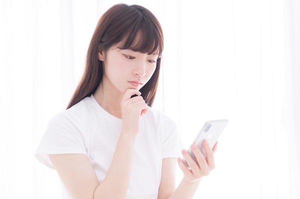 iPhoneを持って考える人