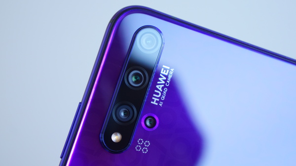 カメラの性能重視なら「P20」か「ZenFone 5Q」!